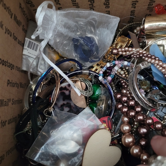 Jewerly crafting and wearable over 4 pounds (lot 2) - Picture 6 of 12